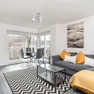 Executive Apartment, Free Parking, West End Apartment
